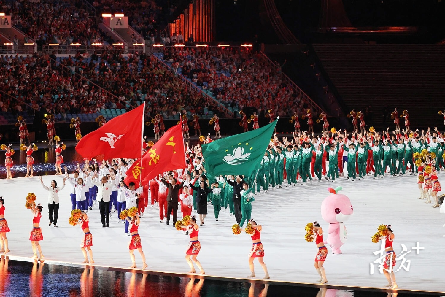 1.4亿欧元！拜仁罕见豪横！截胡皇马，当未来10年核心，欧冠可期